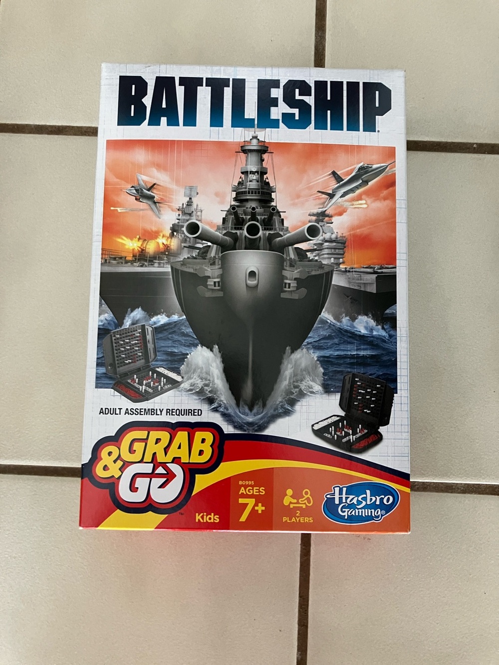 Battleship Grab & Go - White/Gray